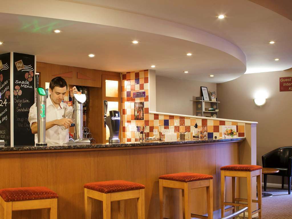 Ibis Cardiff Gate - International Business Park Hotel Restaurant photo